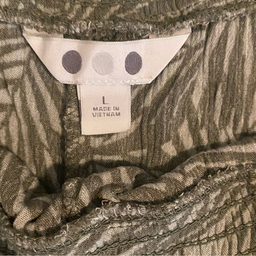 Three Dots Leaf Print Shorts Sage Green Sz Large - Picture 2 of 8